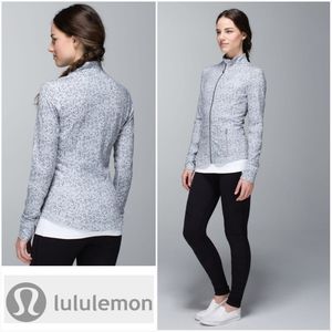 LULULEMON 6 Forme Jacket Cuffins Size 6 - Petite Fleur Silver Spoon